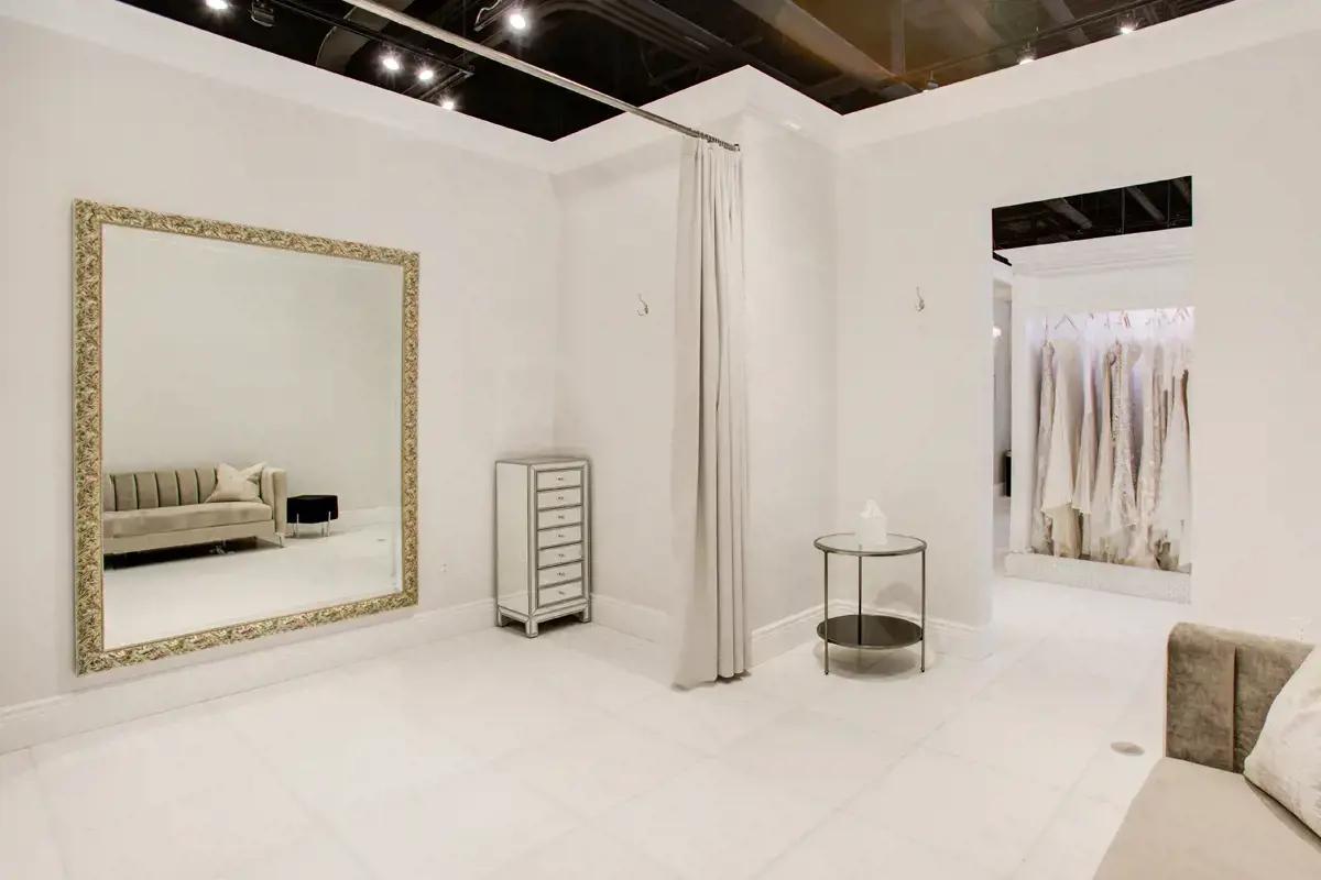 Photo of the showroom interior 14. Mobile image