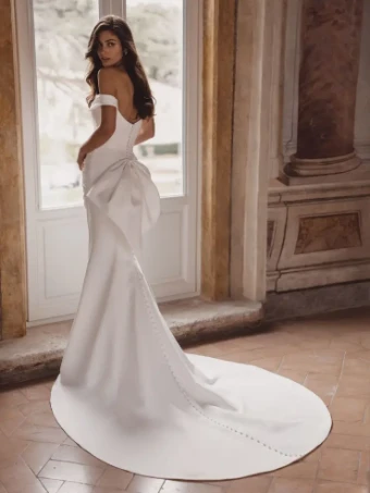 Blue by Enzoani Style #Trisha #1 Ivory thumbnail