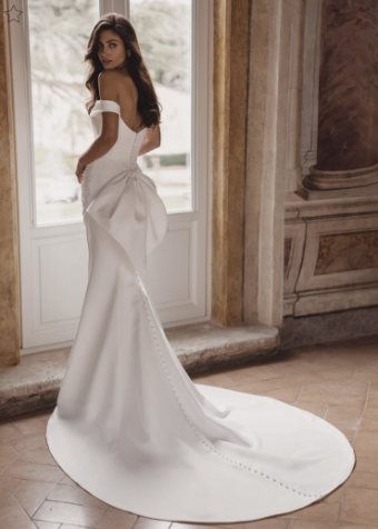 Blue by Enzoani Style #Trisha #3 Ivory thumbnail