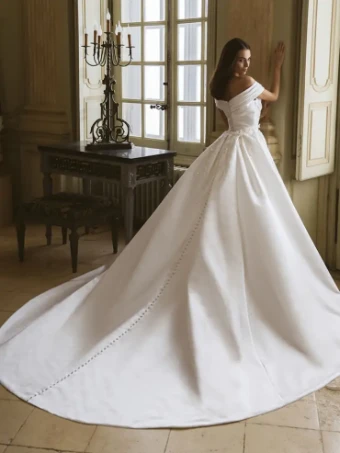 Elysee by Enzoani Style #Garnet #1 Ivory thumbnail