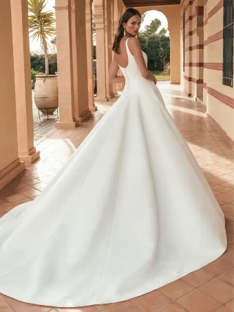 Blue by Enzoani Style #Ulandra #1 default Ivory thumbnail
