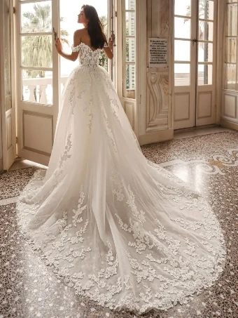 Enzoani Style #Winona #1 default Ivory thumbnail